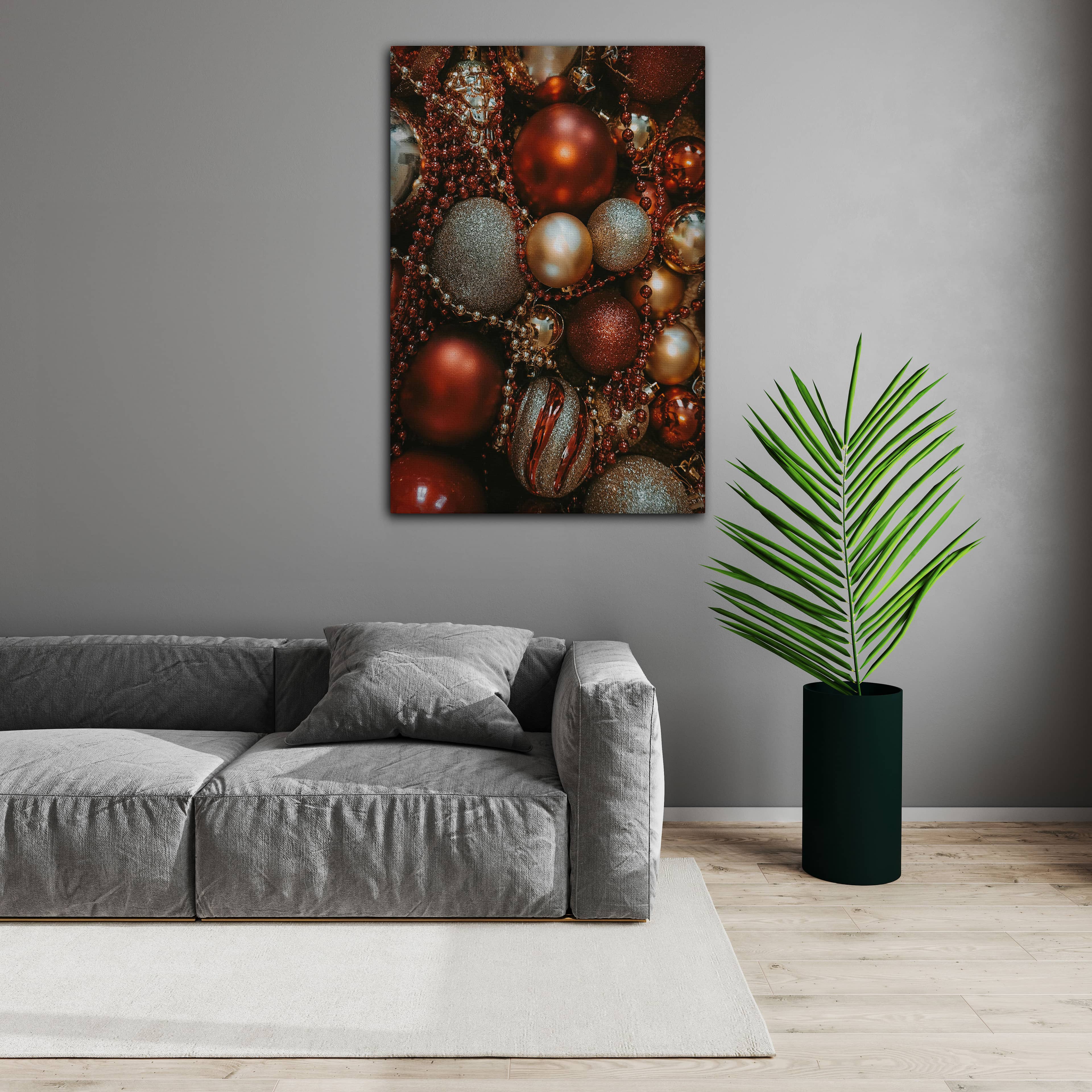 Kırmızı Boncuklu Altın ve Gümüş Noel Süsleri Kanvas Tablo